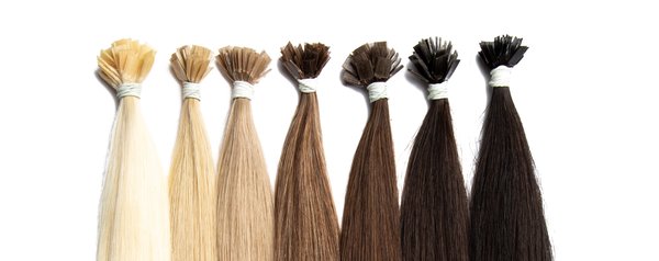 Haarsträhnen für BondingHaarverlängerungen in verschiedenen Farben